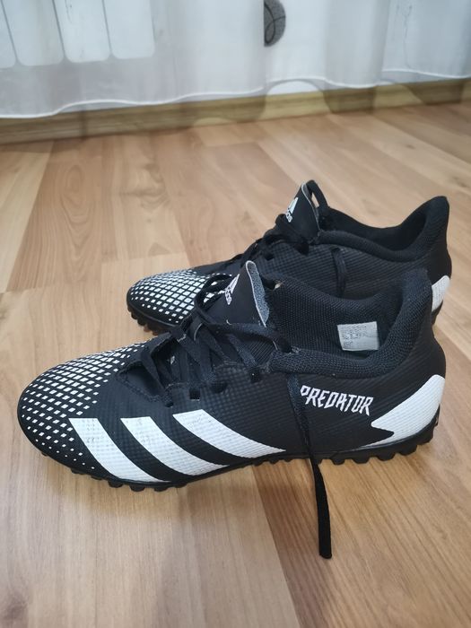 Adidas Predator numărul 42