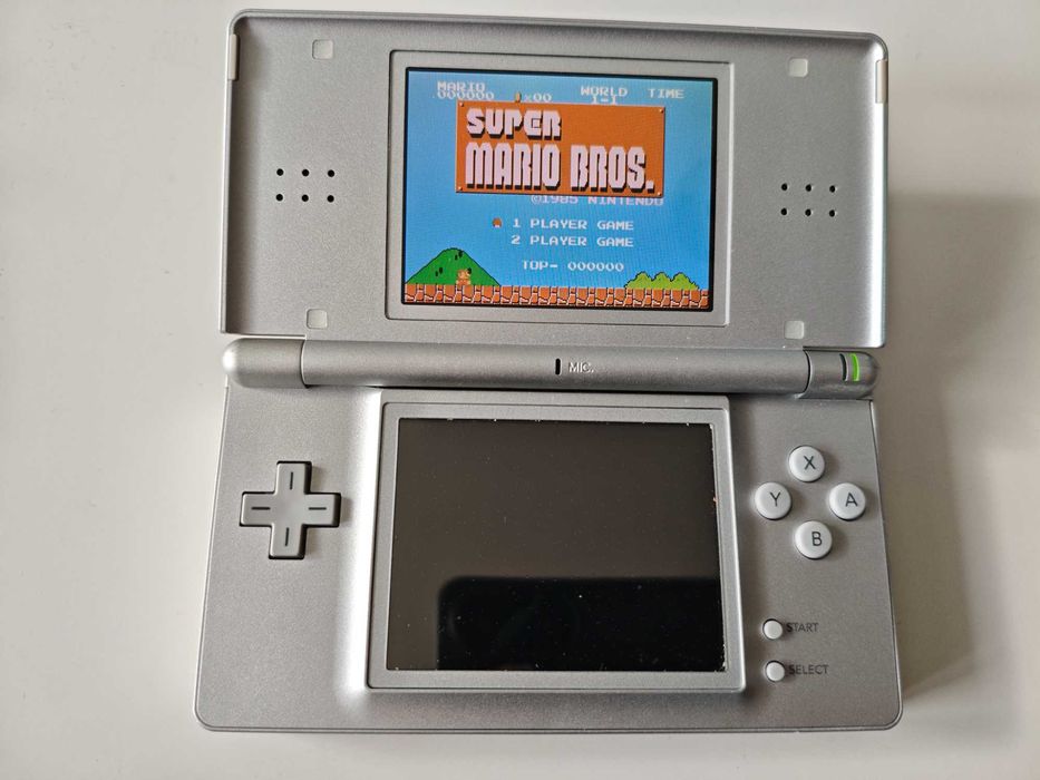 Nintendo DS Lite - качени много игри