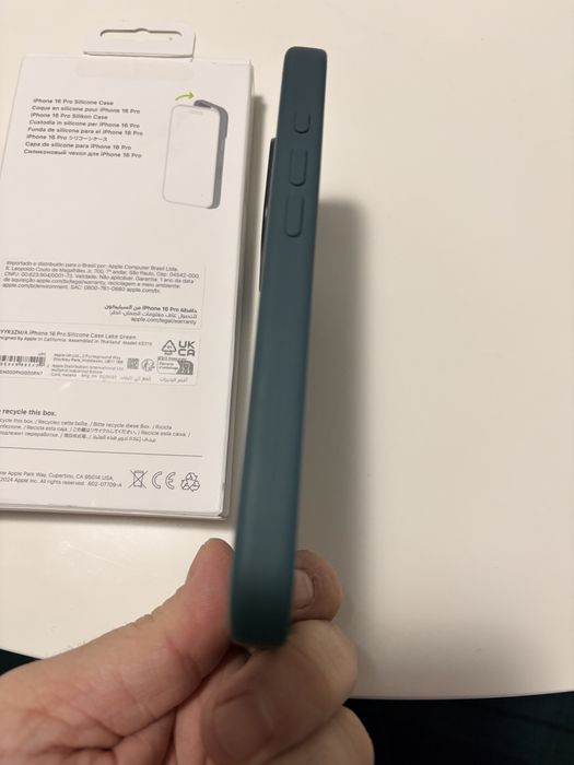 Vand husa apple originala iphone 16 pro !!!