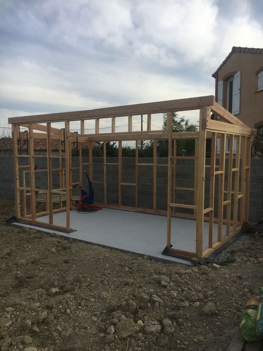 Construim case pe structură metalică din panouri Sebeș acoperiș grindă pătrată 10 cu 12 scândură de doi virgulă cinci tablă Bilka de 0,5 orice culoare
