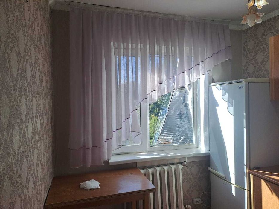 продам 2 комнатную по Металлургов