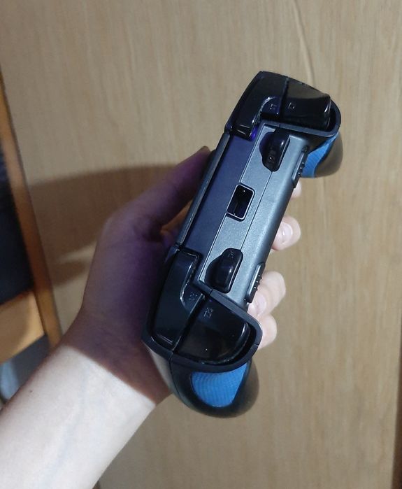 Controller Razer Raiju pentru PlayStation 4, în stare foarte bună.