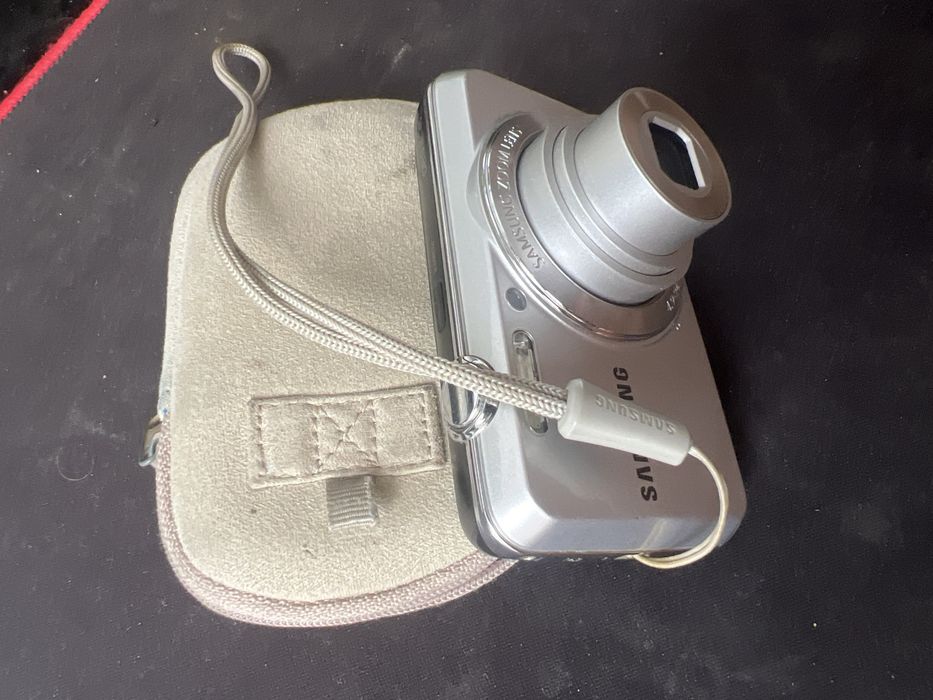 Компактен дигитален апарат Samsung Y2K Retro Digicam – 5x Zoom / Ретро естетика