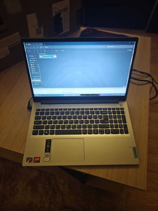 Vand Laptop Lenovo IdeaPad 1 15ALC7 cu procesor AMD Ryzen™ 5 5500U