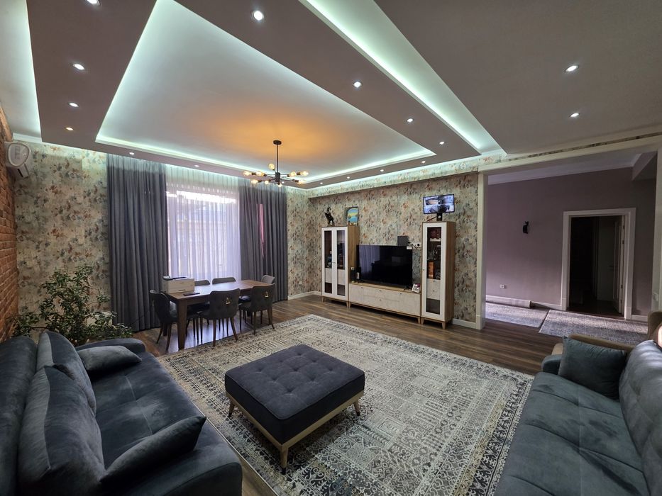 Сдам свой дом 450м2,  4 стальни , 3 сан узла в центре