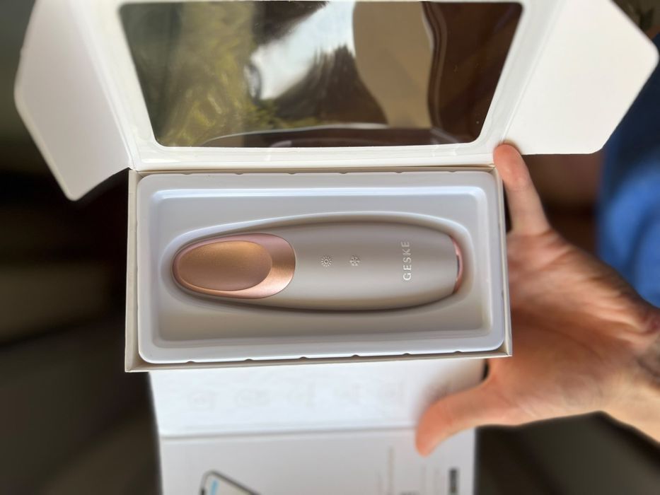 Aparat masaj contur ochi GESKE Warm & Cool Eye Energizer 6 în 1 - Ca nou