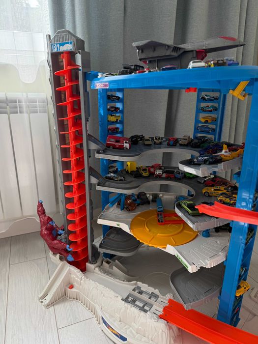 Большой гараж Hot Wheels с автоматическим лифтом + 15 машинок