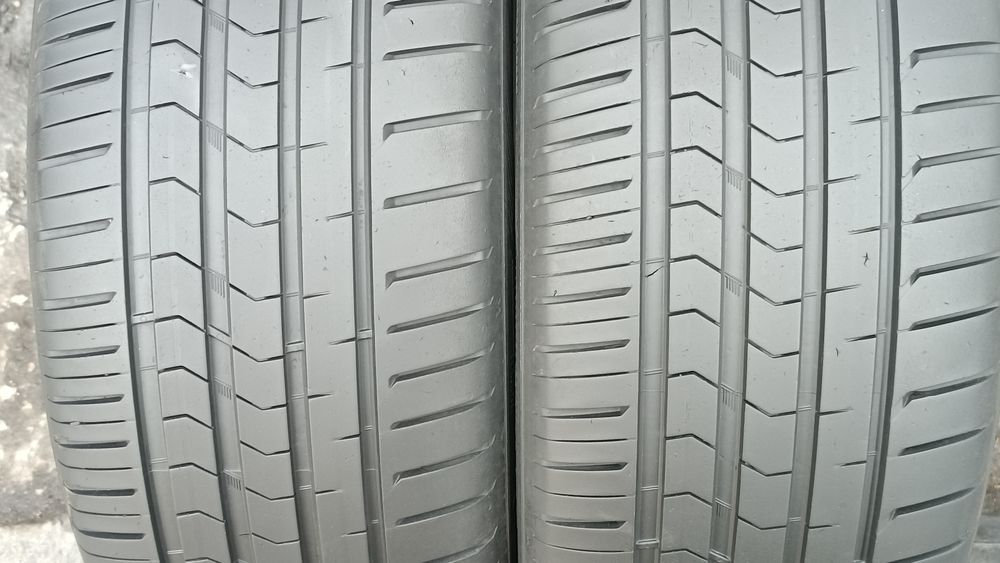 225/45/17 Vredestein .