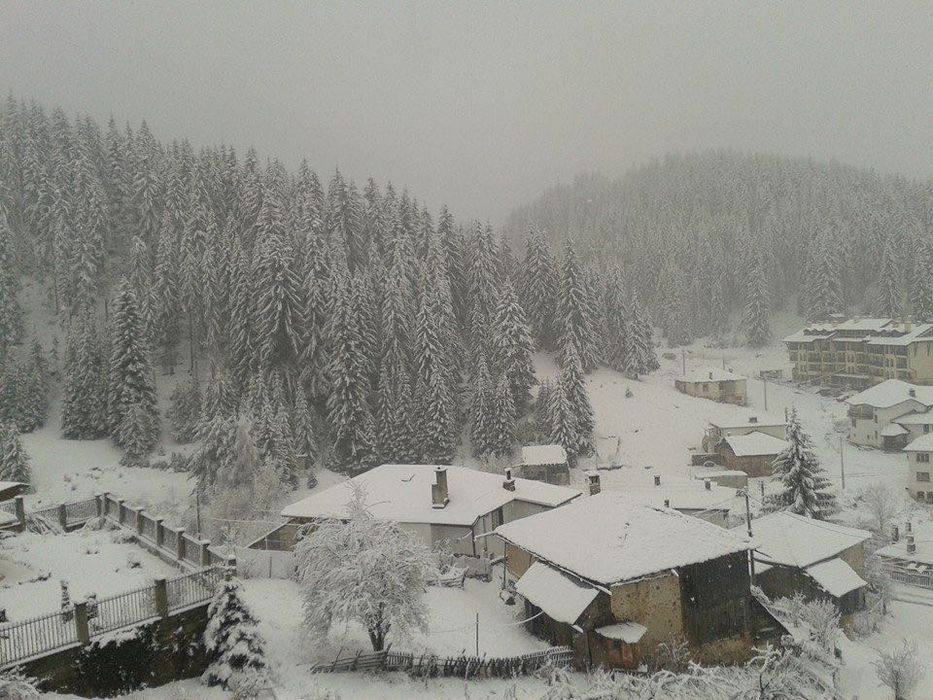 Продава се Хотел в Чепеларе - 1500 кв.м за 300 €/кв.м - Снимка #2