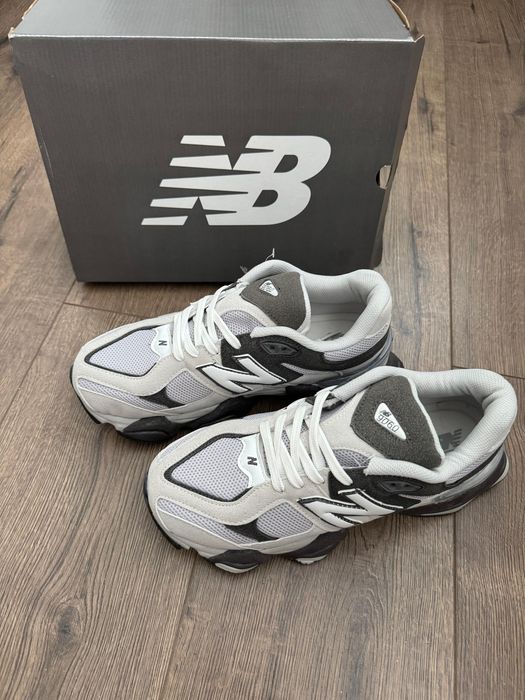 Adidasi New Balance 9060