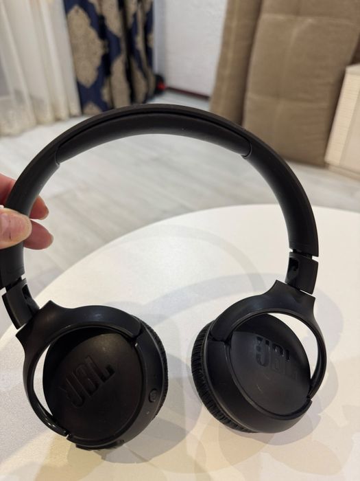 Продам наушники jbl