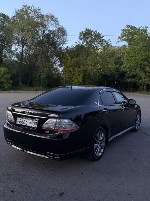 Toyota Crown Hybrid