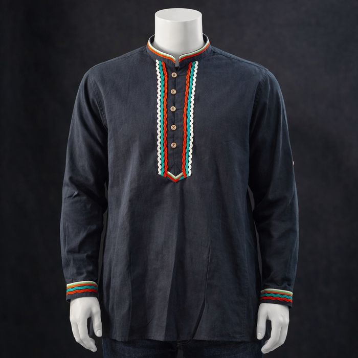 Мъжка риза със шевици