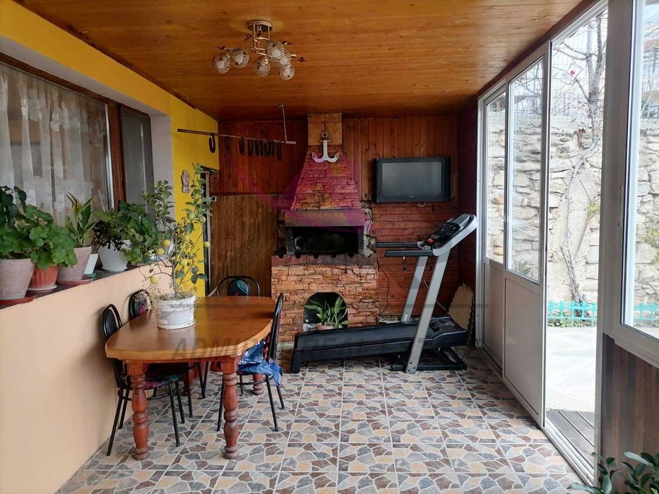 Дава се под наем Къща в Варна, Левски - 120 кв.м за 800 € - Снимка #1