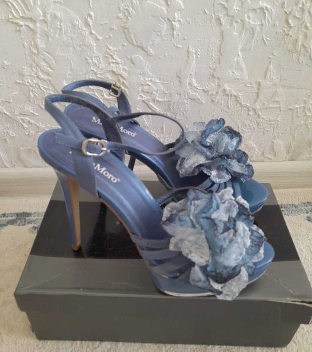 Продается босоножки.