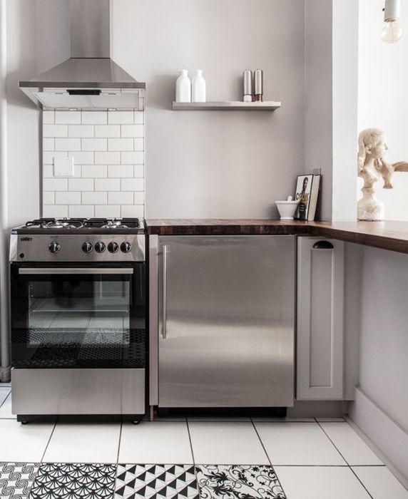 Kir yuvish mashinasi va gaz plita + tv ustanofka narxi kelishilgan xol