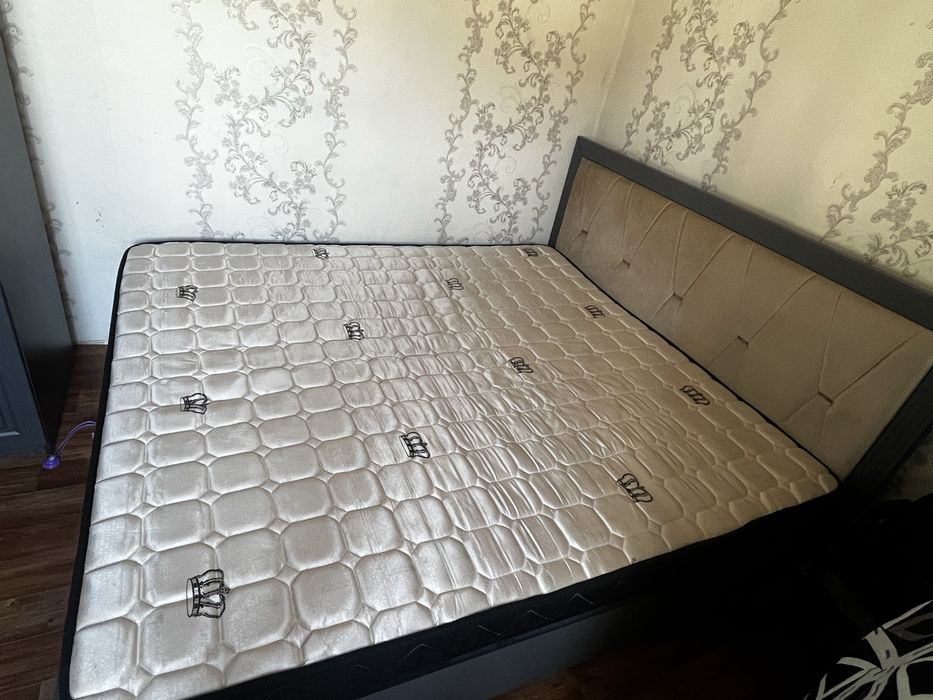 Продам кровать и комод