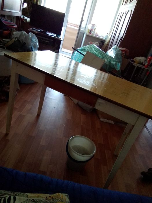 Деревянный стол обеденный