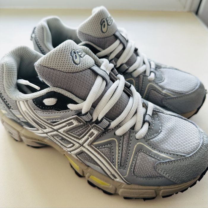 Новые кроссовки 37 размер