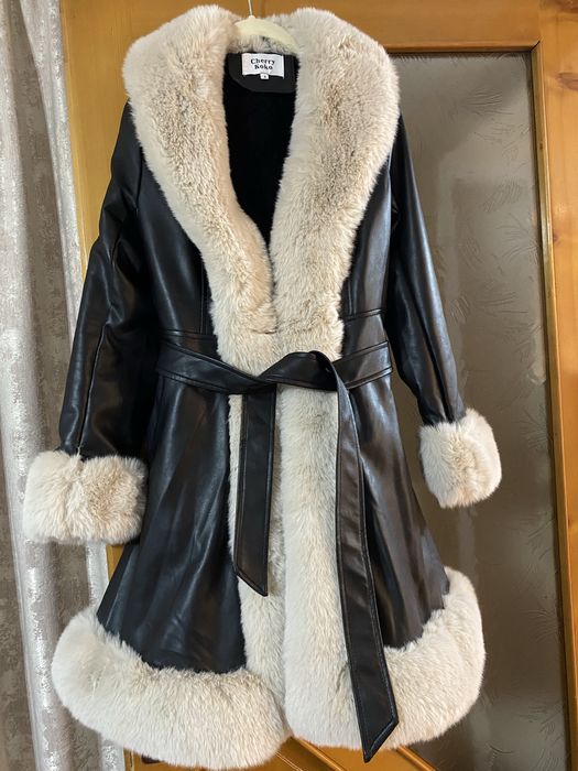 Geaca lunga din imitatie de piele cu blana artificiala
