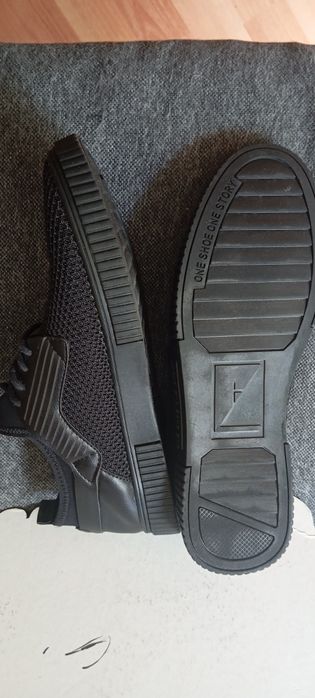 Кроссовки мужские 40 р