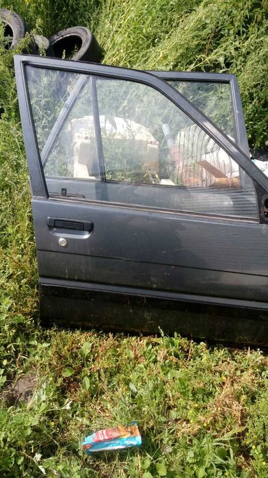 продам двери на тойоту короллу