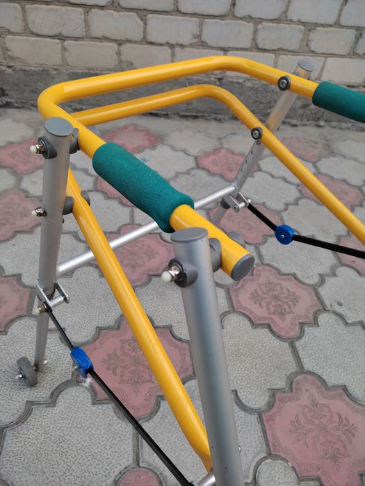 Ходунки для детей (инвалидов)