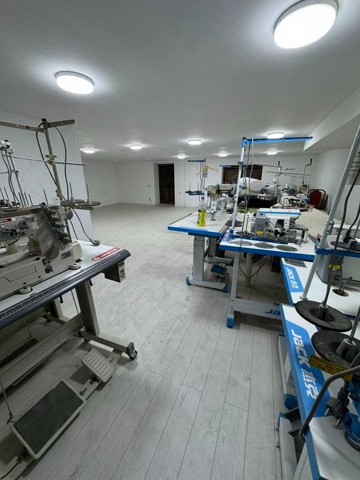 Tayyor tikuv sexi keng va yorug' joy ijaraga beriladi