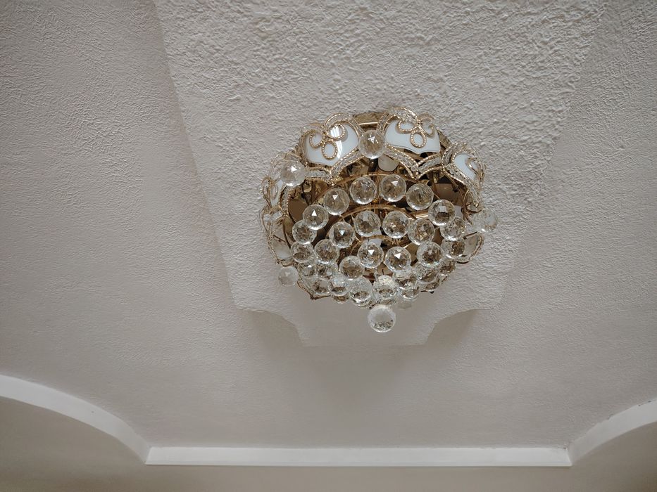 Люстры две шт. Продам