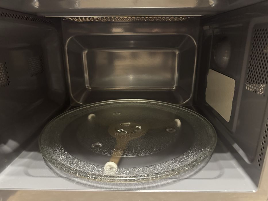 Cuptor microunde cu grill PANASONIC NN-K35NWMEPG, 24l, 900W, alb+CADOU