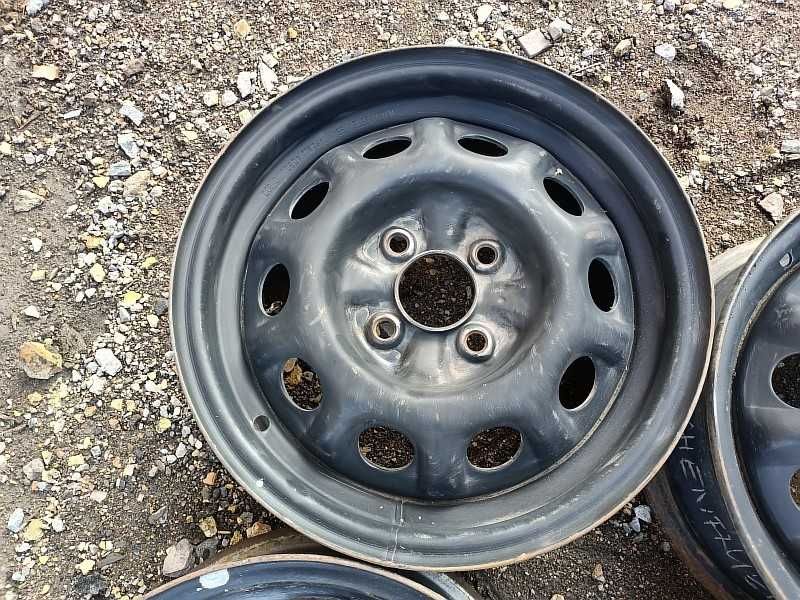 Продам оригинальные металлические диски на автомашину Nissan Sunny.