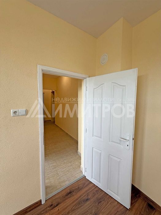 Продава двустаен (2+1) апартамент 56 кв.м. в центъра на в гр. Нови пазар. - снимка 12
