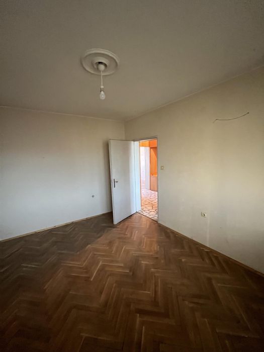 Продава се Тристаен апартамент в Шумен, Болницата - 97 кв.м за 973 €/кв.м - Снимка #2