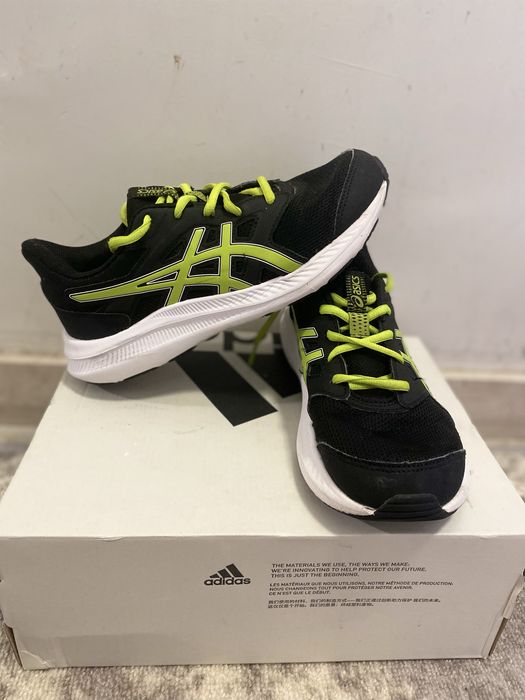 Маратонки Asics 36н.