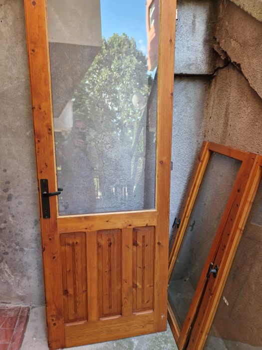 Продавам дървена дограма