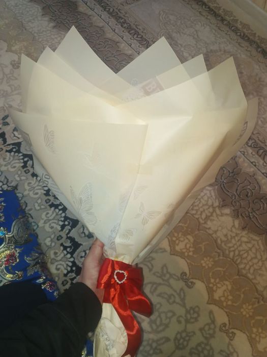 Gul sotiladi yasab ham beriladi