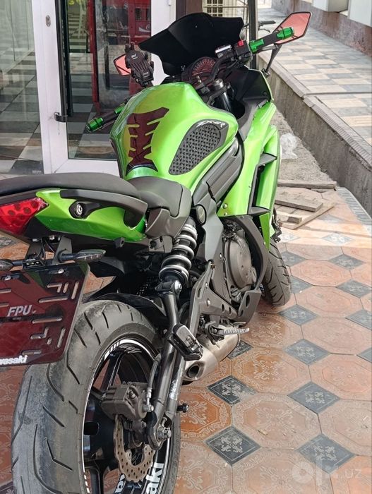 Правильно:

Продаётся мотоцикл Kawasaki ER-6F.