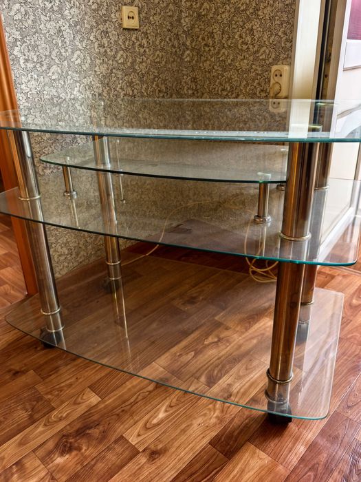 Столик под телевизор. Стекло