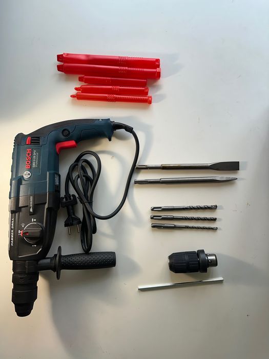 Електрически перфоратор Bosch GBH 2-28 DFV Professional, който е част от професионалната синя серия инструменти на марката.