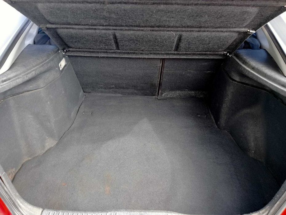 Тойота Авенсис 2001 год.