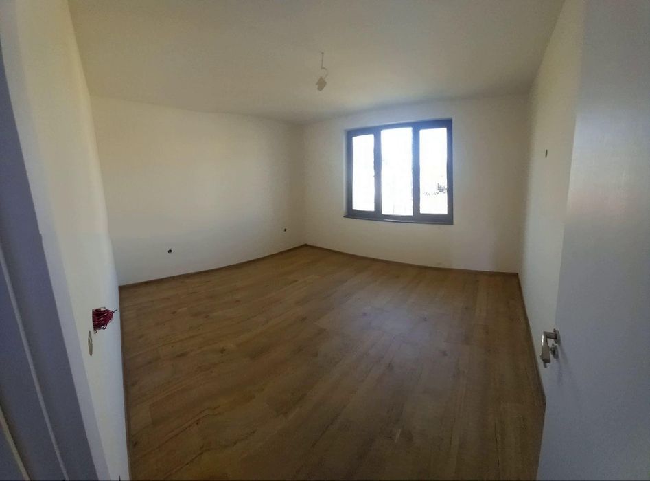 Дава се под наем Къща в Божурище - 100 кв.м за 897.6 € - Снимка #3