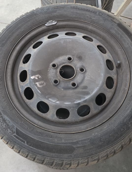 Vand cauciucuri de iarna 205/55r16 cu jenti
