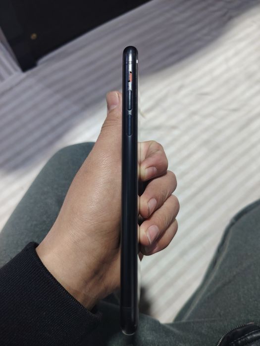 Iphone xr  64 gb 87 yomkist hamma joyi radnoy karobka bor kelishiladi