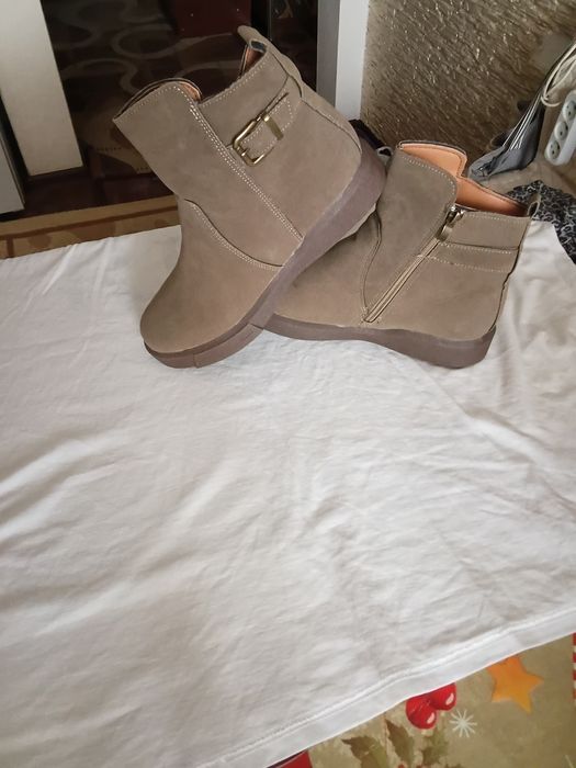 Продам женские ботиночки