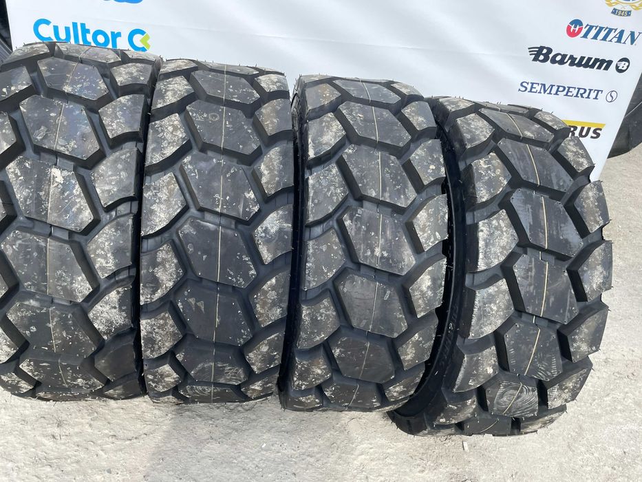 Cauciucuri noi Robsute 10-16.5 cu 12PR Anvelope bobcat de beton