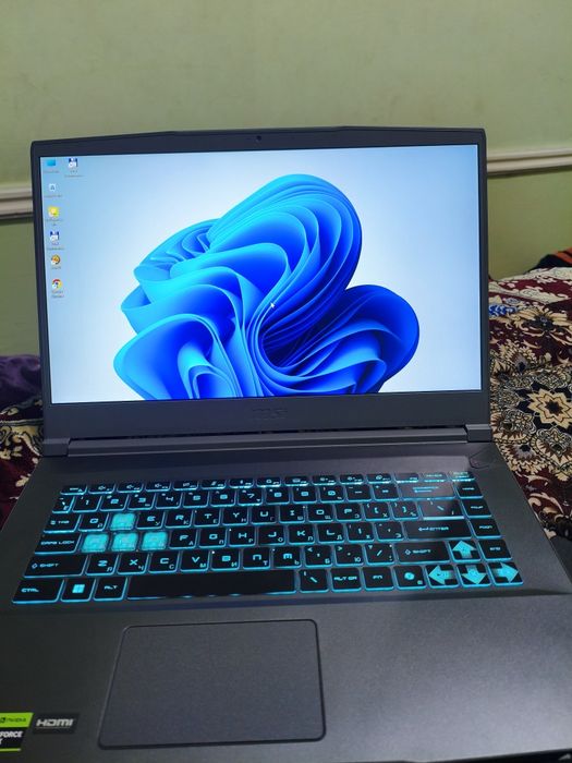 MSI - 16 R8 gaming laptop sotiladi
