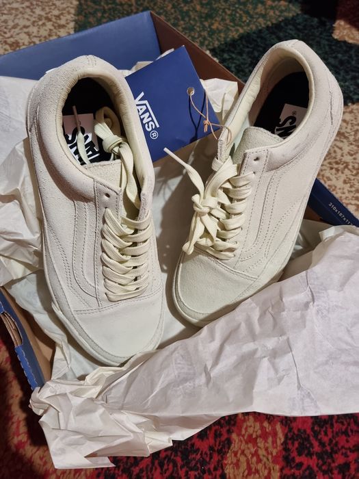 Vând sneakers unisex
