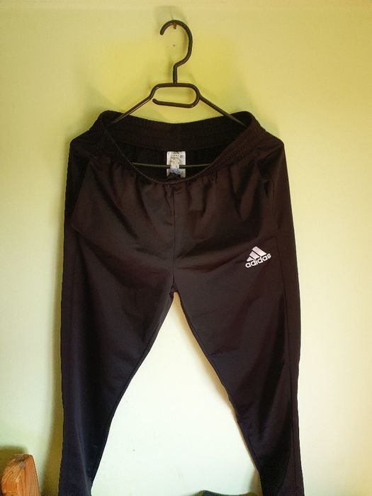 Vând pantaloni Adidas mărimea S