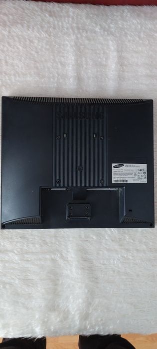 Продавам монитор