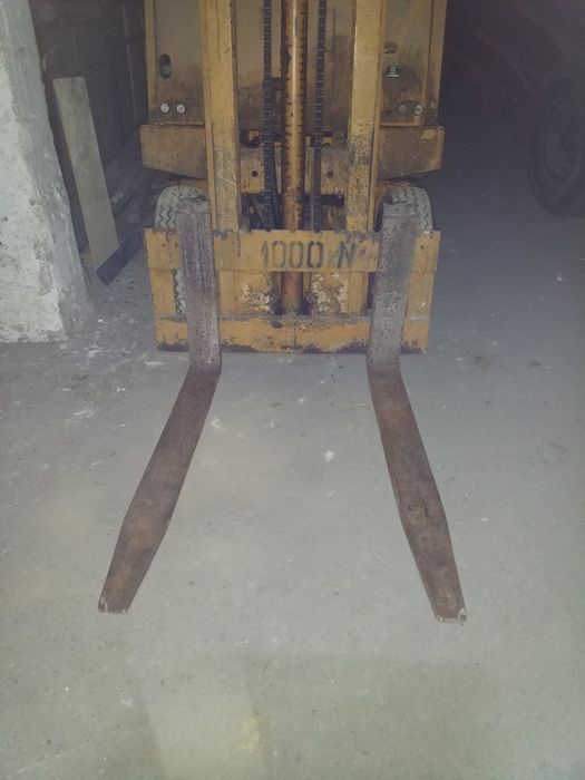 Электропогрущик  вилочный.